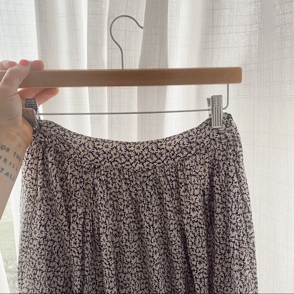 VINTAGE ditsy floral silk wrap midi skirt - Picture 4 of 8